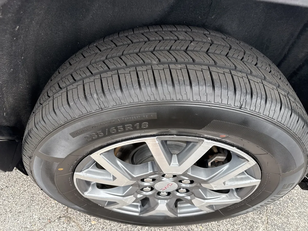2023 GMC Acadia SLT thumbnail 10