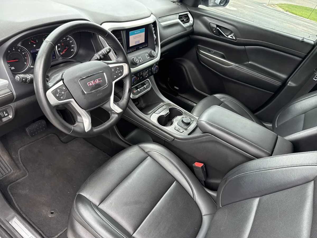2023 GMC Acadia SLT thumbnail 11