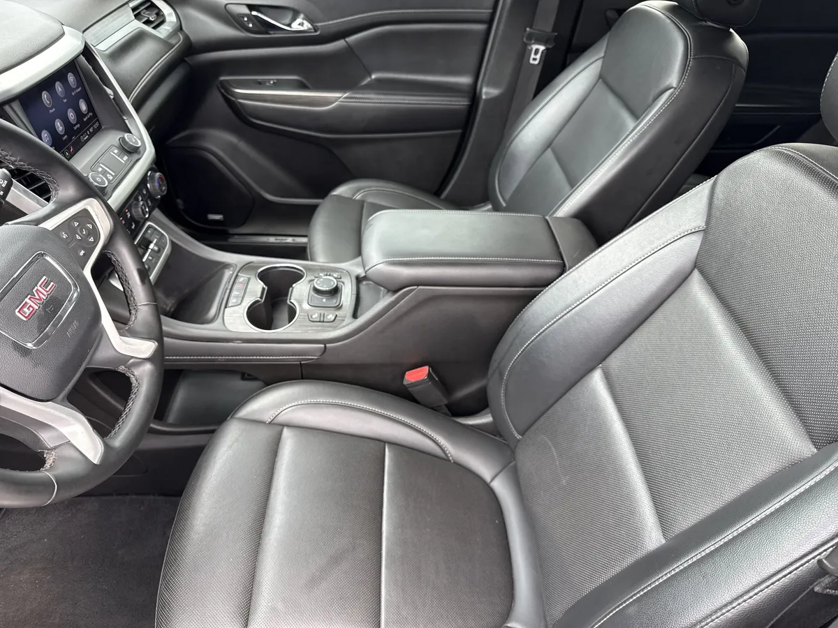 2023 GMC Acadia SLT thumbnail 12