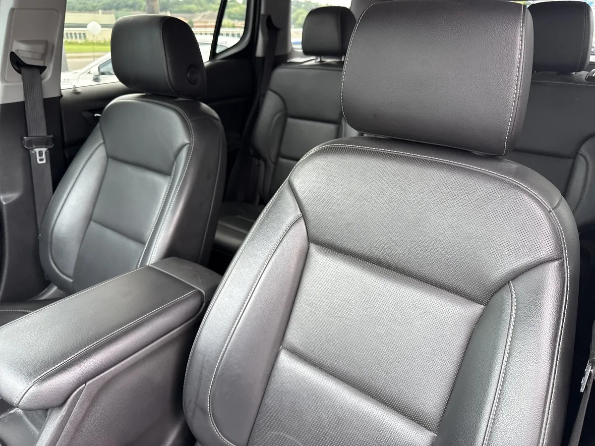 2023 GMC Acadia SLT thumbnail 13