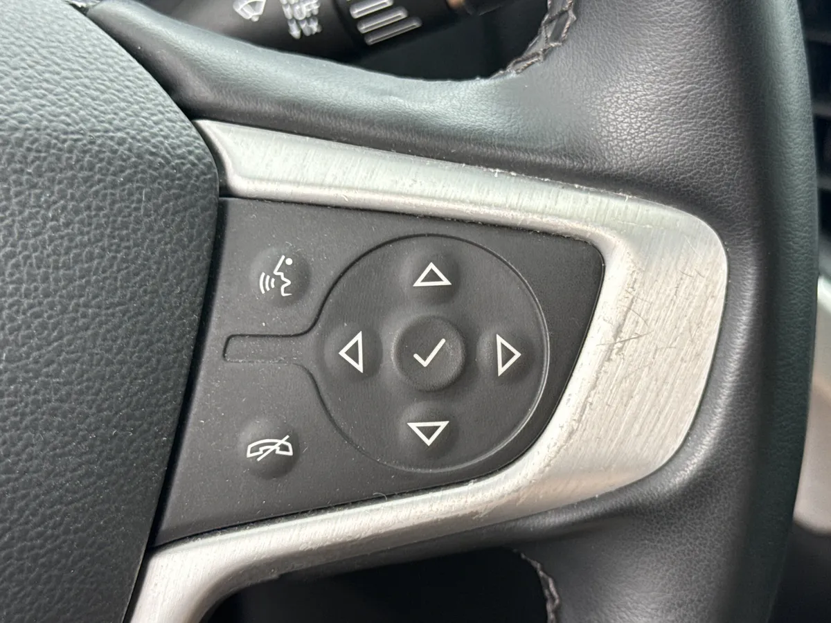 2023 GMC Acadia SLT thumbnail 23