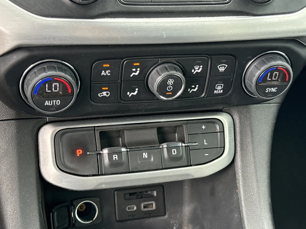 2023 GMC Acadia SLT thumbnail 26
