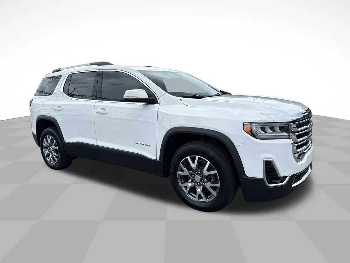 2023 GMC Acadia SLT thumbnail 3