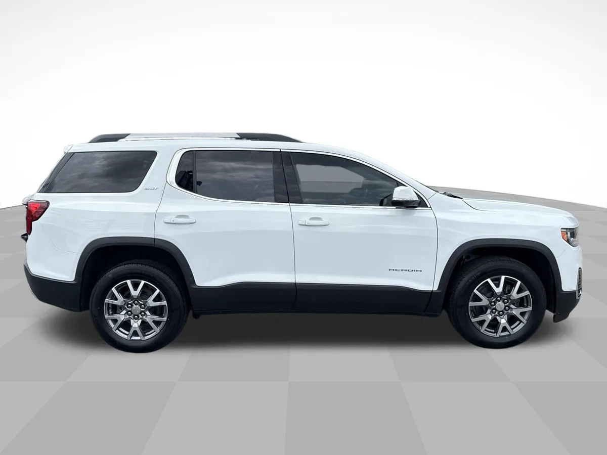 2023 GMC Acadia SLT thumbnail 4