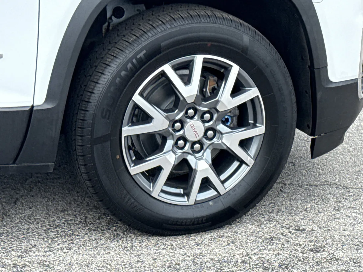 2023 GMC Acadia SLT thumbnail 5