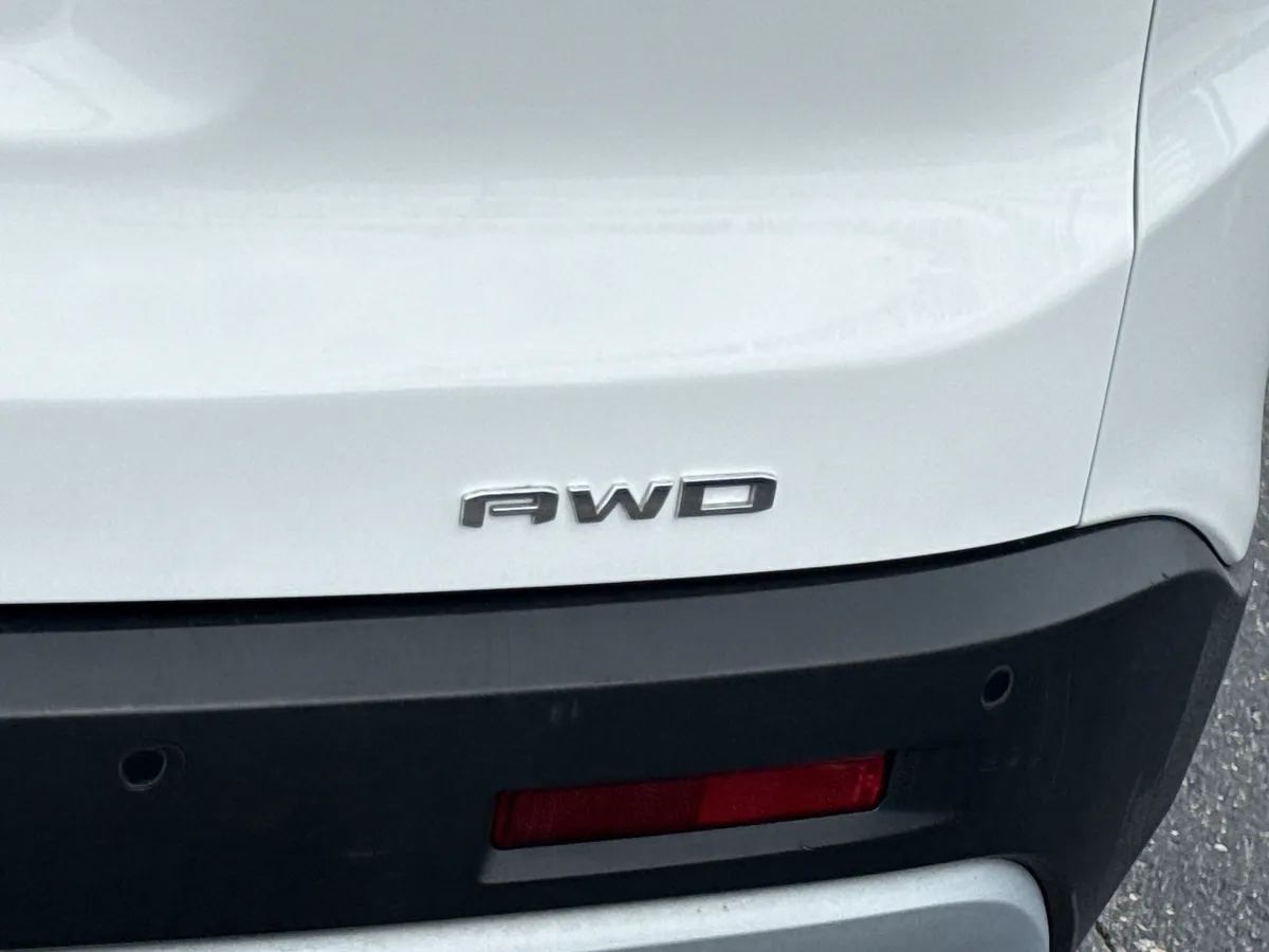 2023 GMC Acadia SLT thumbnail 9