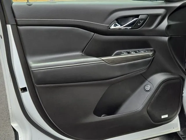2023 GMC Acadia SLT thumbnail 15