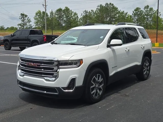 2023 GMC Acadia SLT thumbnail 2