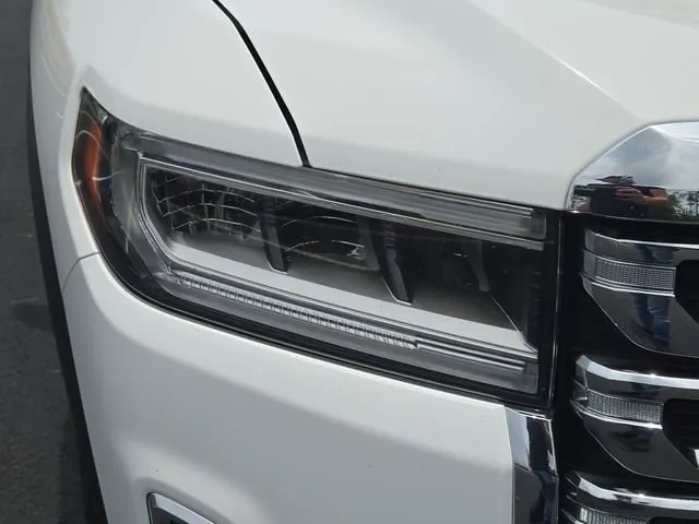 2023 GMC Acadia SLT thumbnail 5