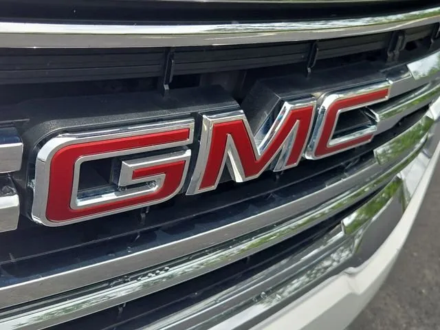 2023 GMC Acadia SLT thumbnail 6