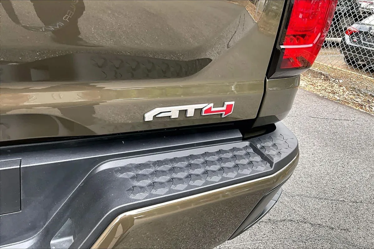 2023 GMC Canyon 4WD AT4 thumbnail 10