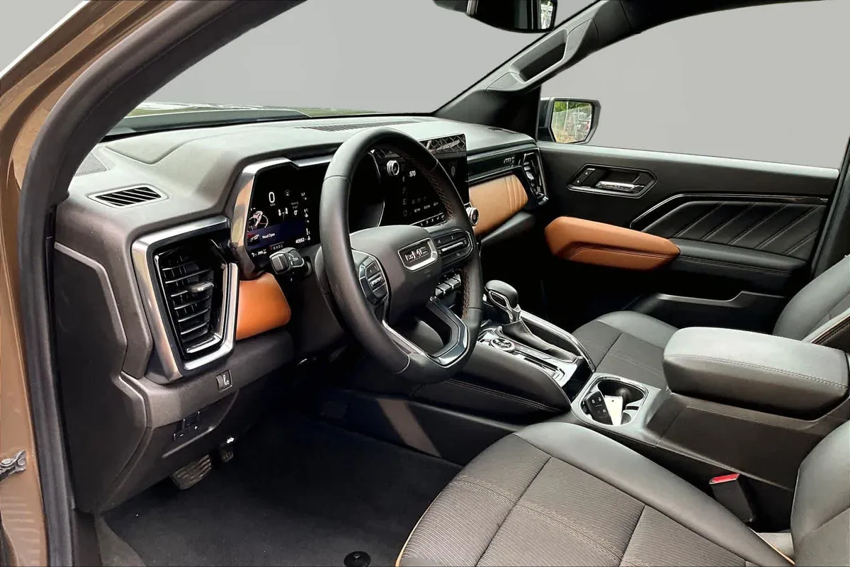 2023 GMC Canyon 4WD AT4 thumbnail 18