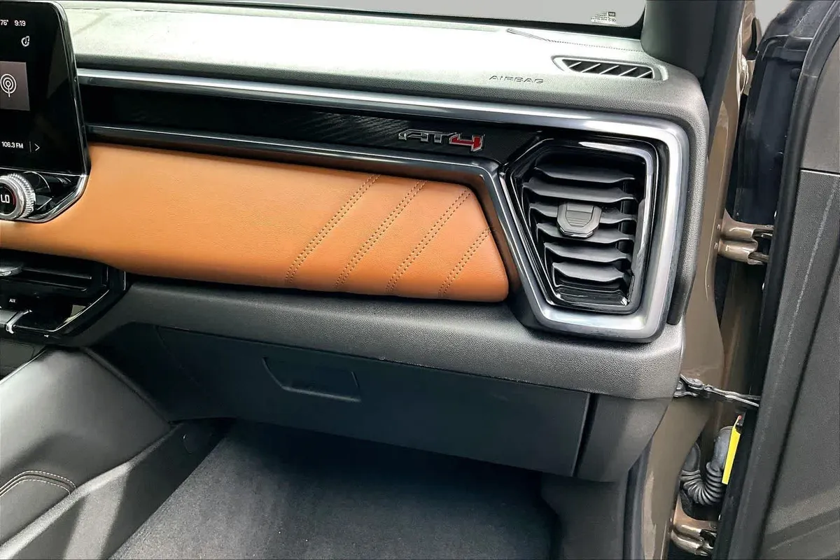 2023 GMC Canyon 4WD AT4 thumbnail 19