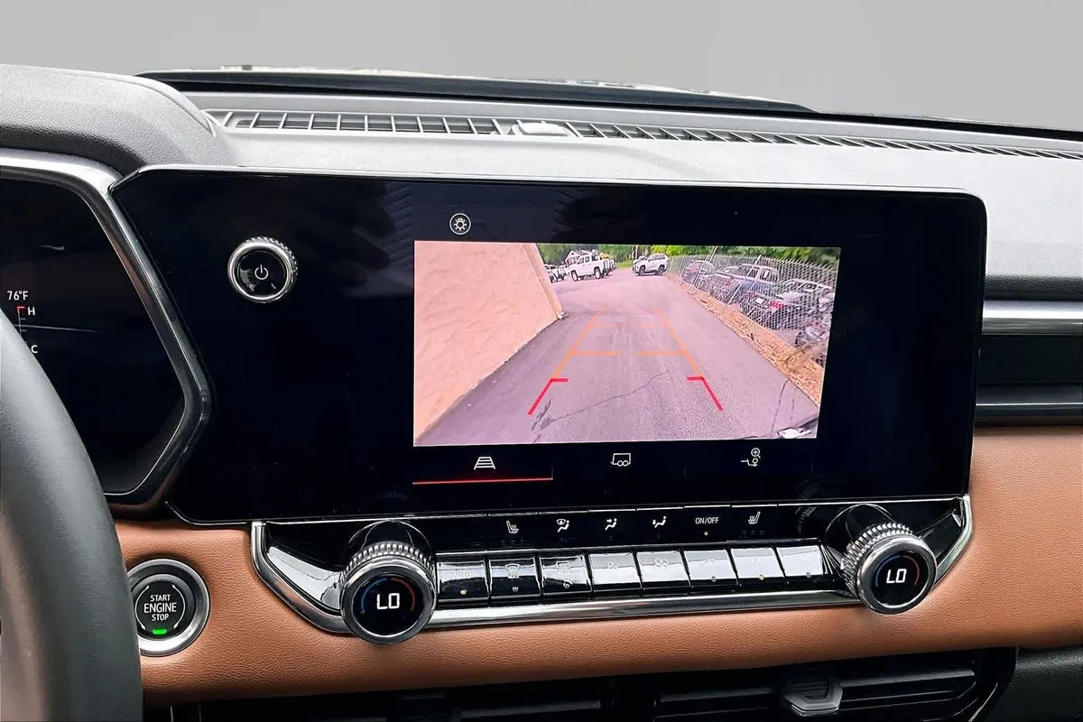 2023 GMC Canyon 4WD AT4 thumbnail 27