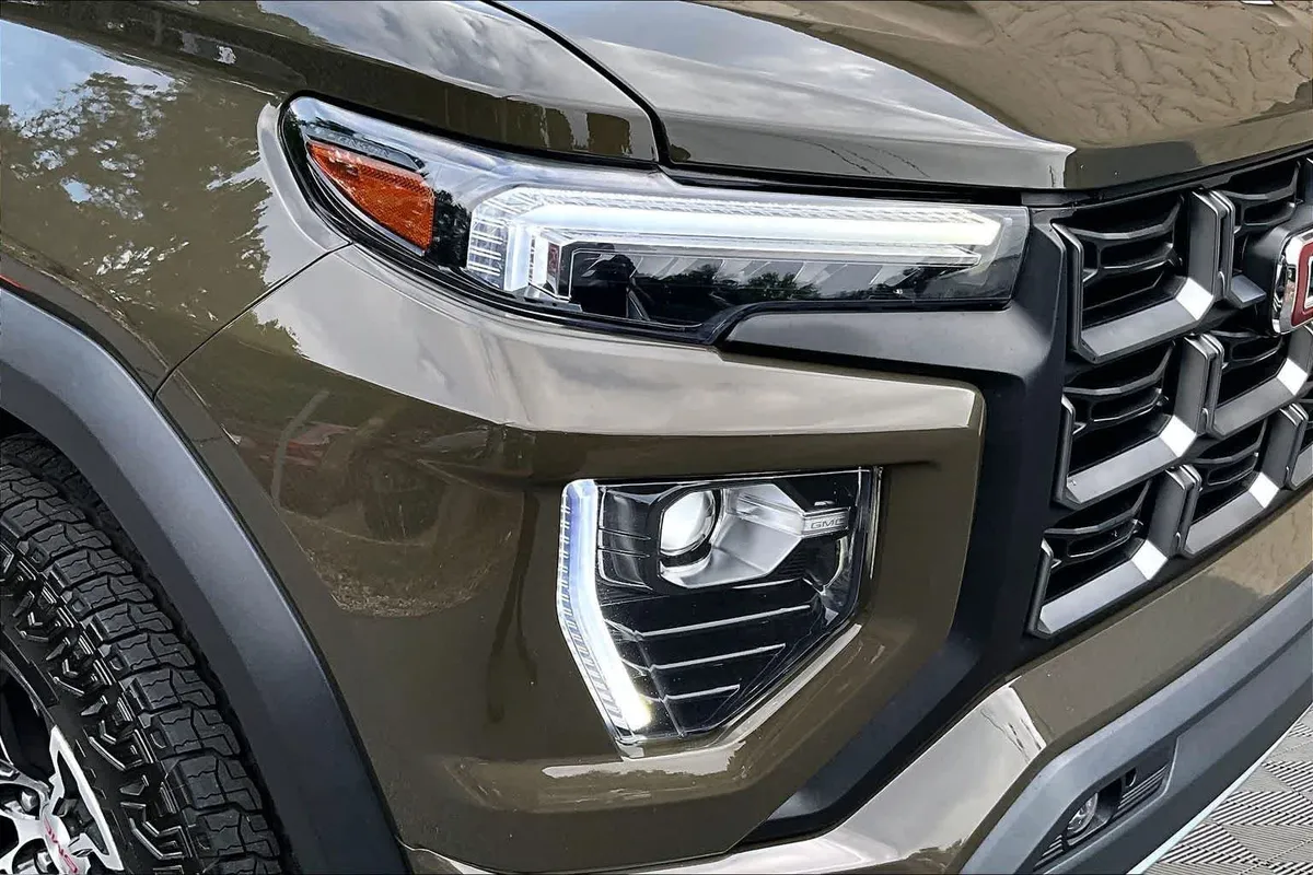 2023 GMC Canyon 4WD AT4 thumbnail 28