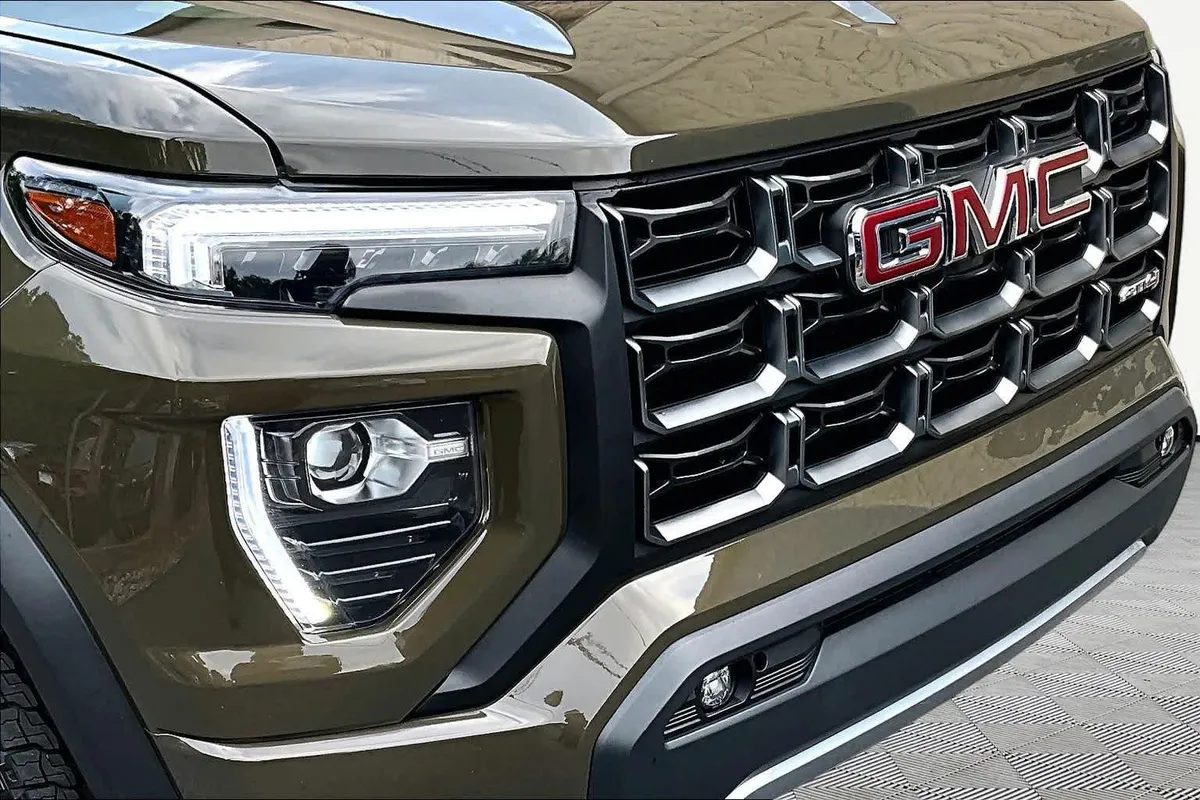 2023 GMC Canyon 4WD AT4 thumbnail 30