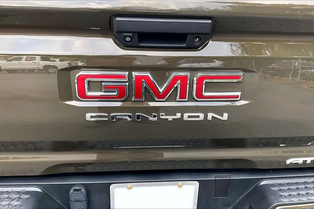 2023 GMC Canyon 4WD AT4 thumbnail 31