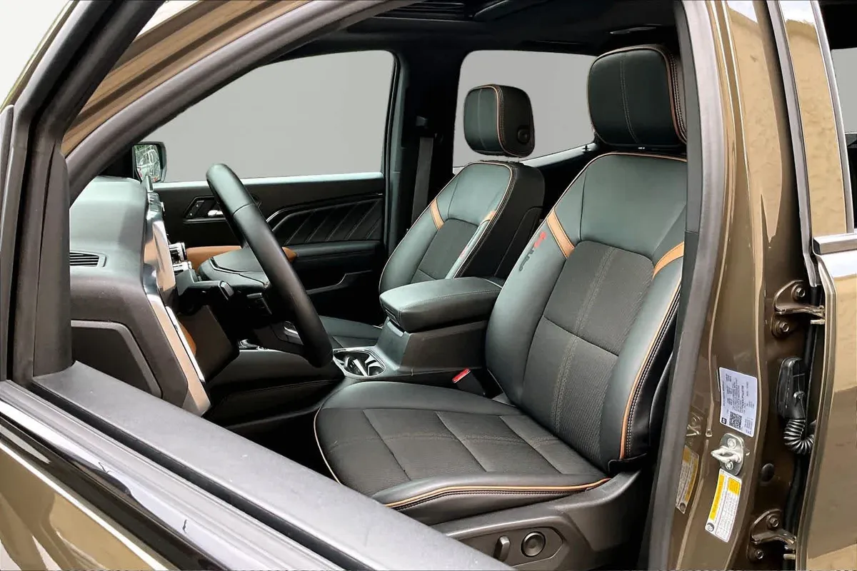 2023 GMC Canyon 4WD AT4 thumbnail 8