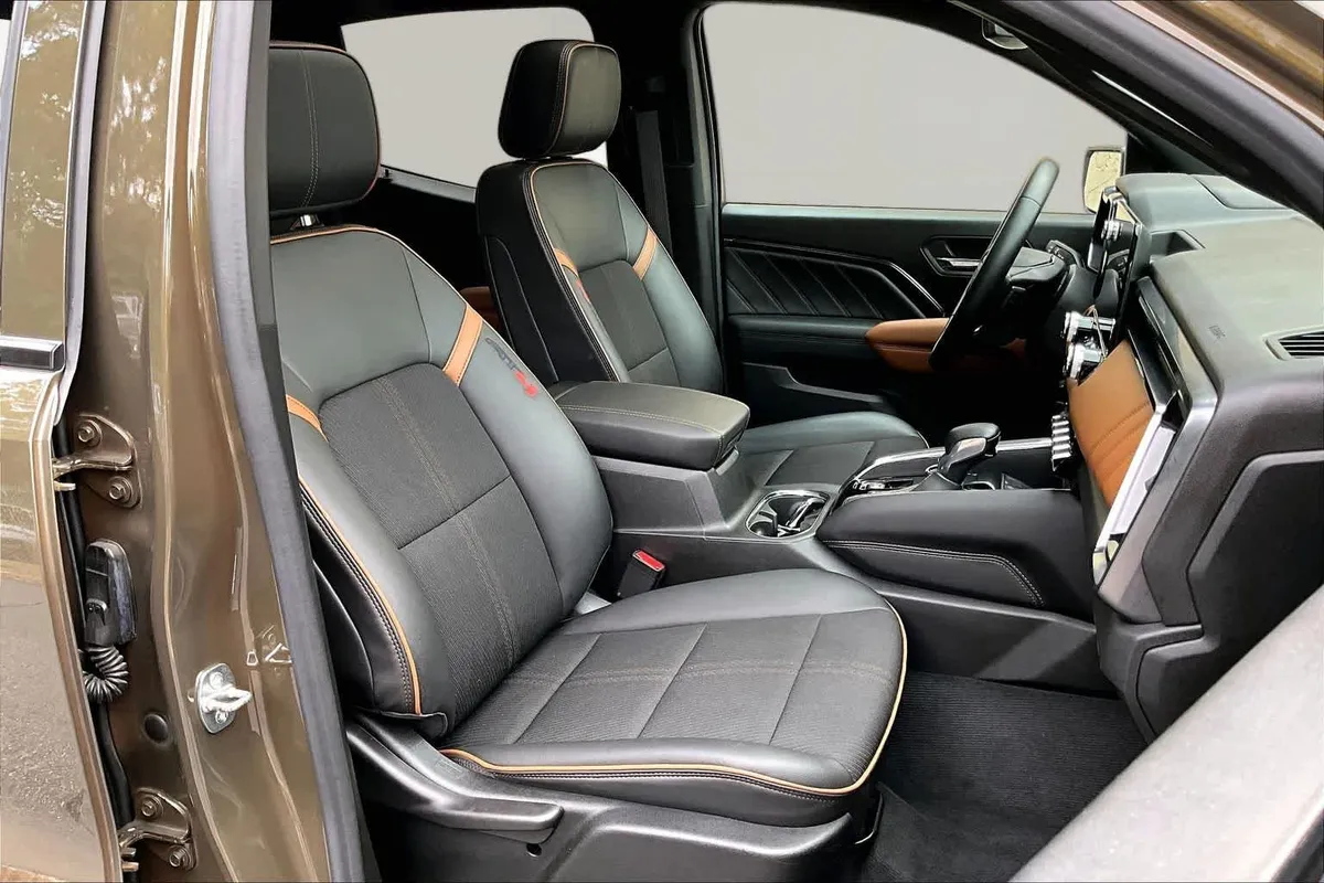 2023 GMC Canyon 4WD AT4 thumbnail 9