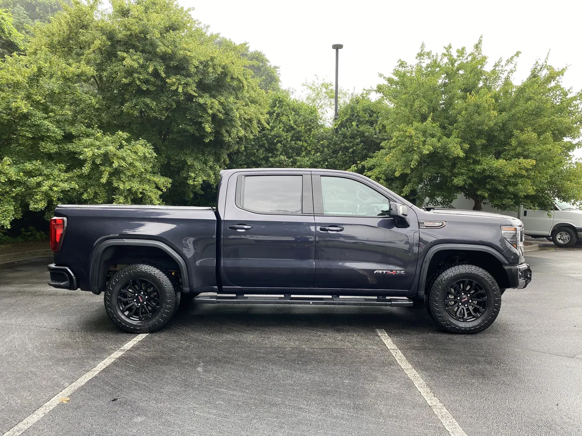 2023 GMC Sierra 1500 AT4X thumbnail 9