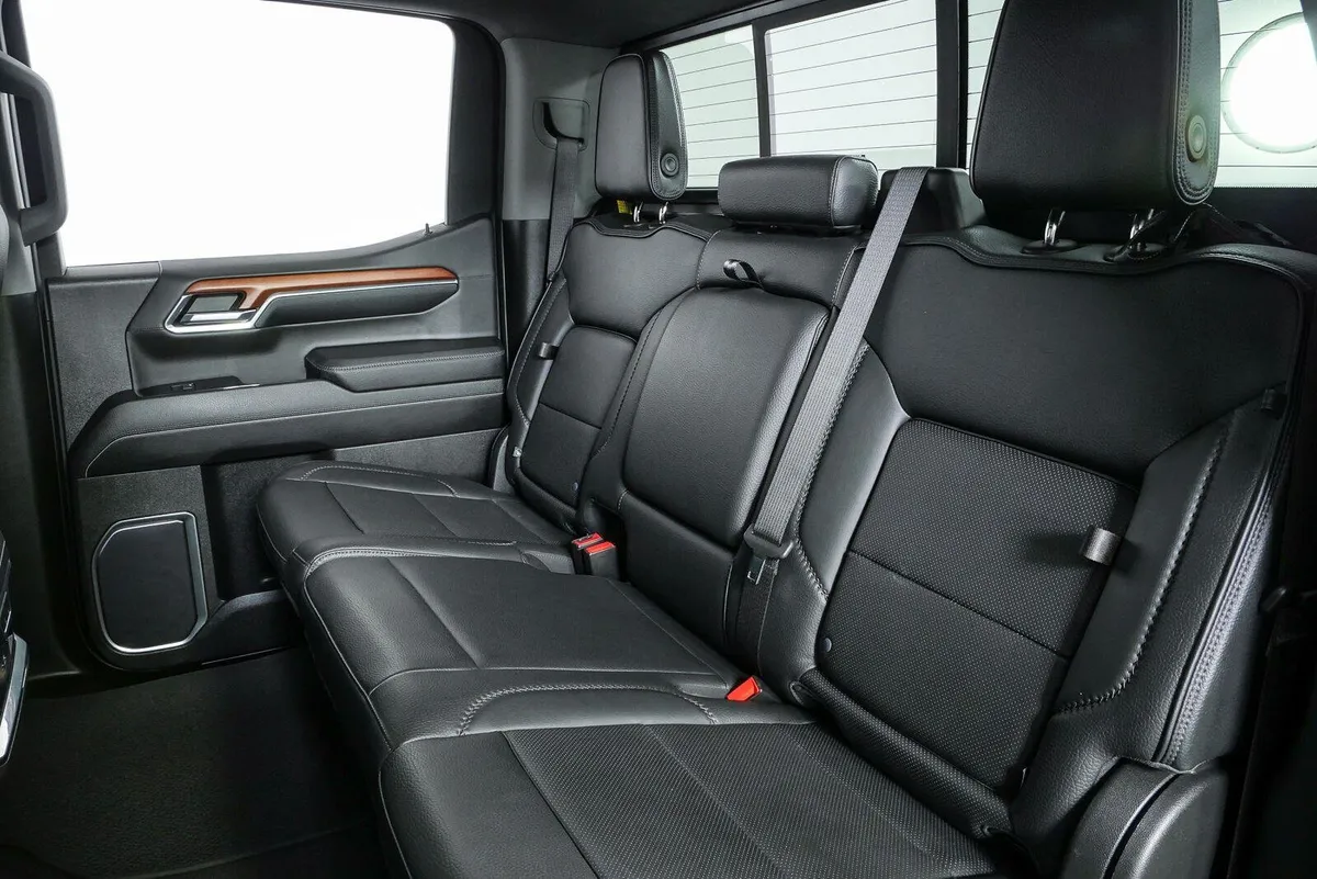 2023 GMC Sierra 1500 Denali thumbnail 18