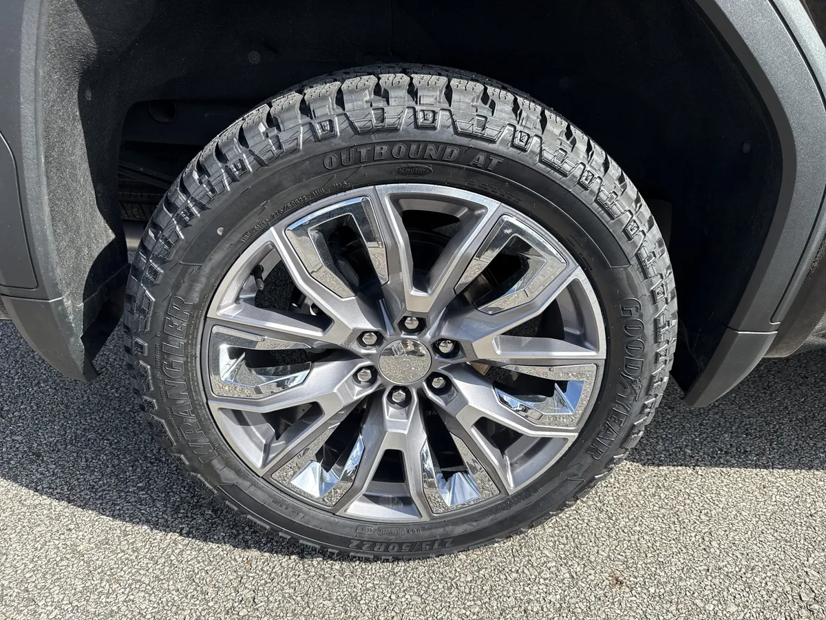 2023 GMC Sierra 1500 Denali thumbnail 18