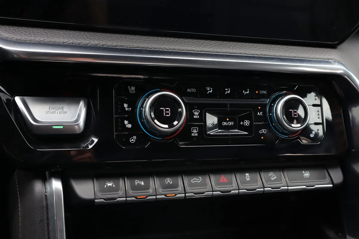 2023 GMC Sierra 1500 Denali thumbnail 17