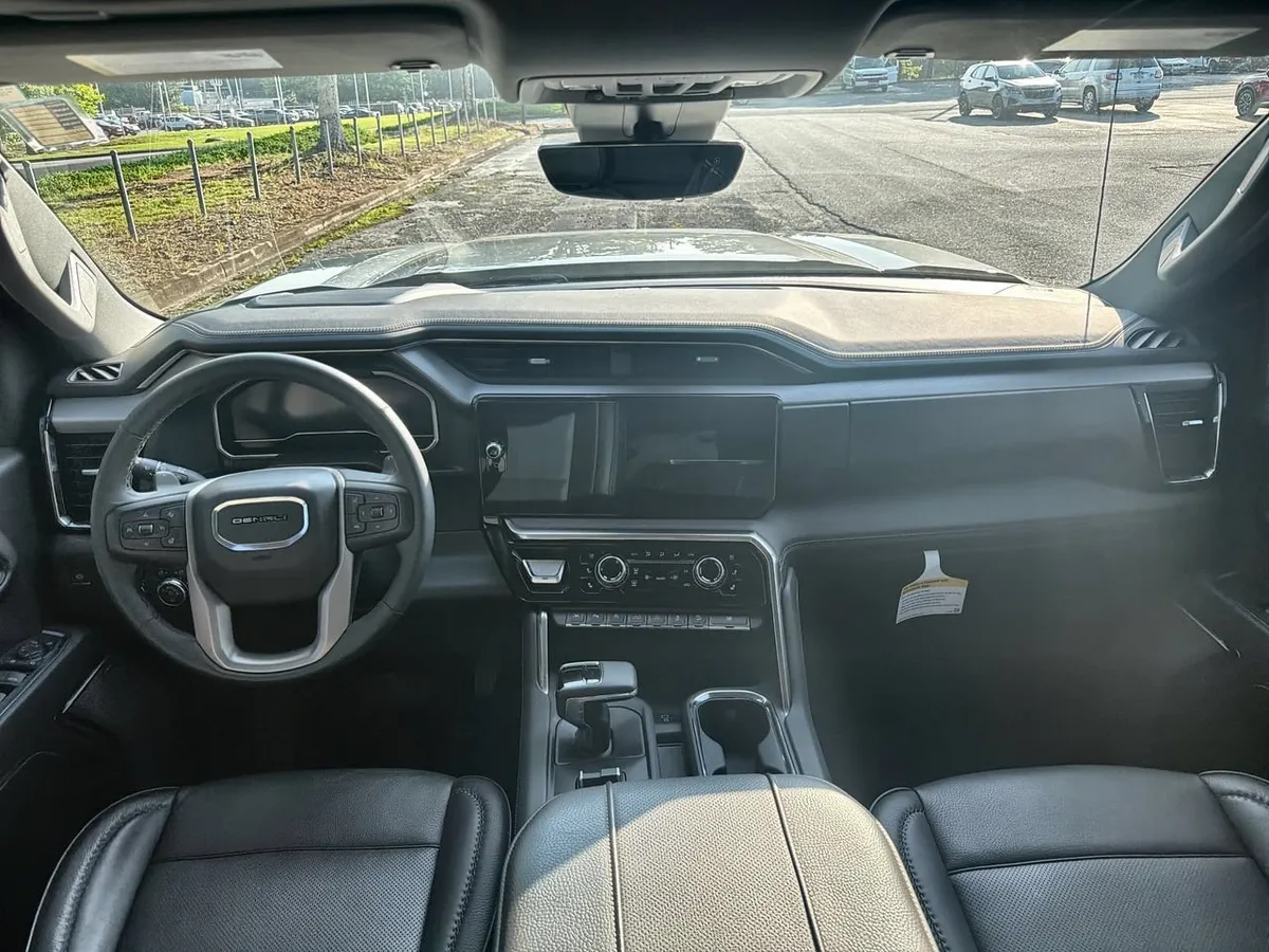 2023 GMC Sierra 1500 Denali thumbnail 17