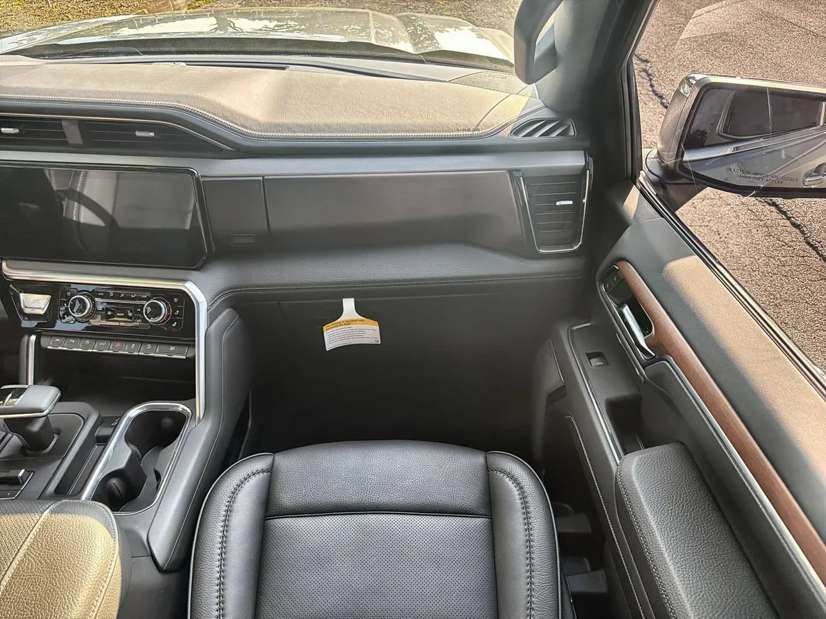 2023 GMC Sierra 1500 Denali thumbnail 24
