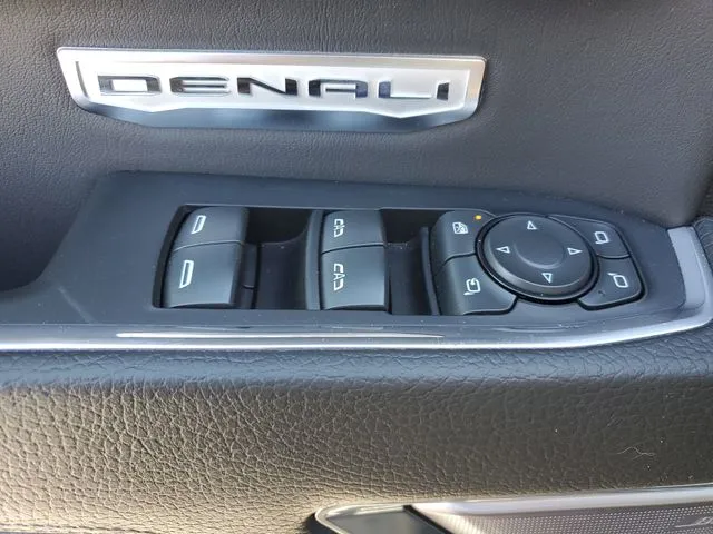 2023 GMC Sierra 1500 Denali thumbnail 10
