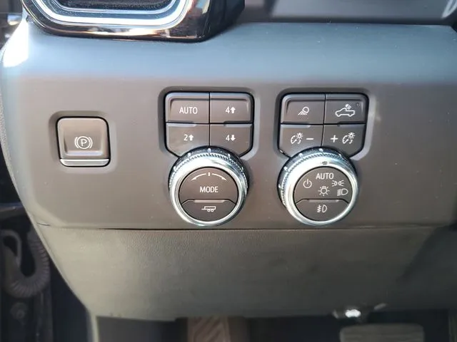 2023 GMC Sierra 1500 Denali thumbnail 12