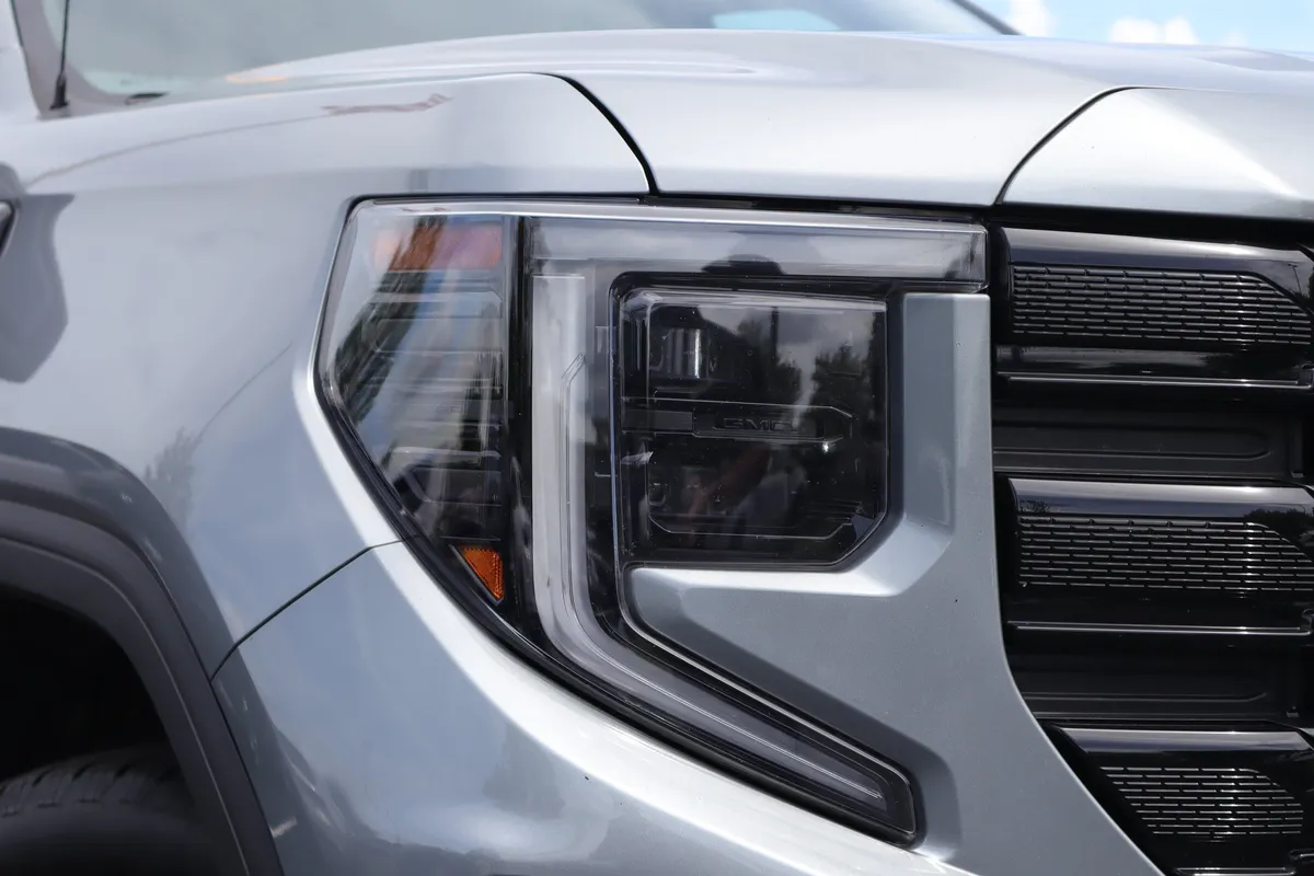 2023 GMC Sierra 1500 Elevation thumbnail 31