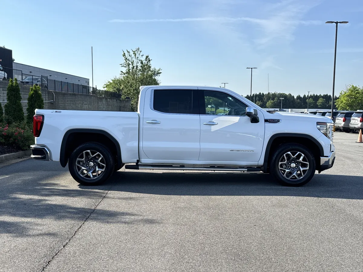 2023 GMC Sierra 1500 SLT thumbnail 10