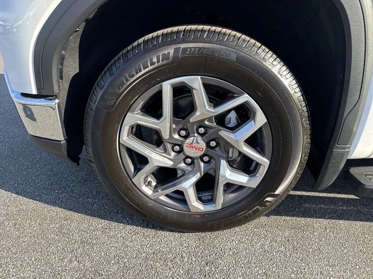 2023 GMC Sierra 1500 SLT thumbnail 12