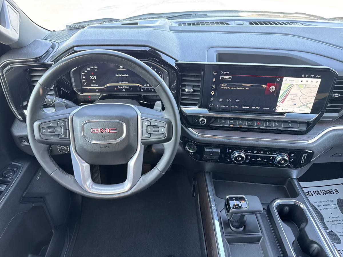 2023 GMC Sierra 1500 SLT thumbnail 16