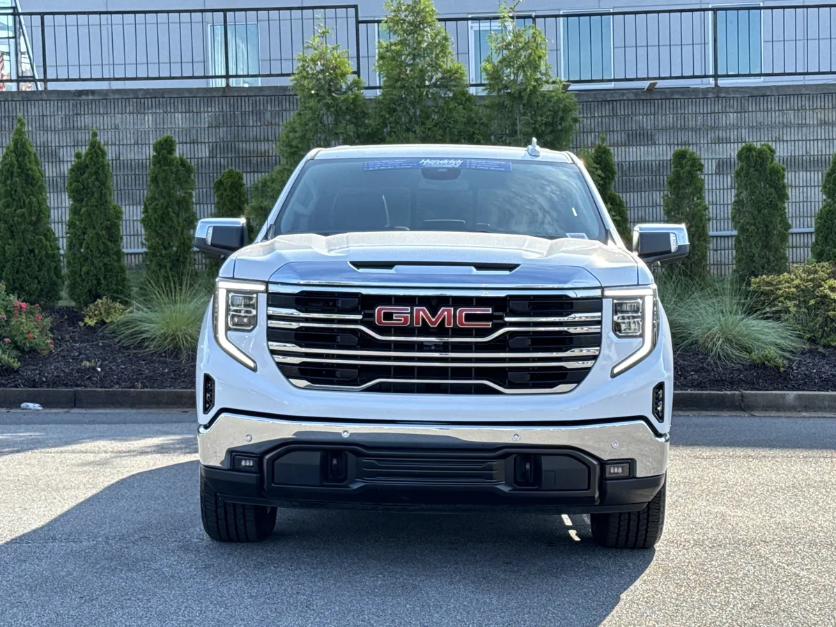 2023 GMC Sierra 1500 SLT thumbnail 2