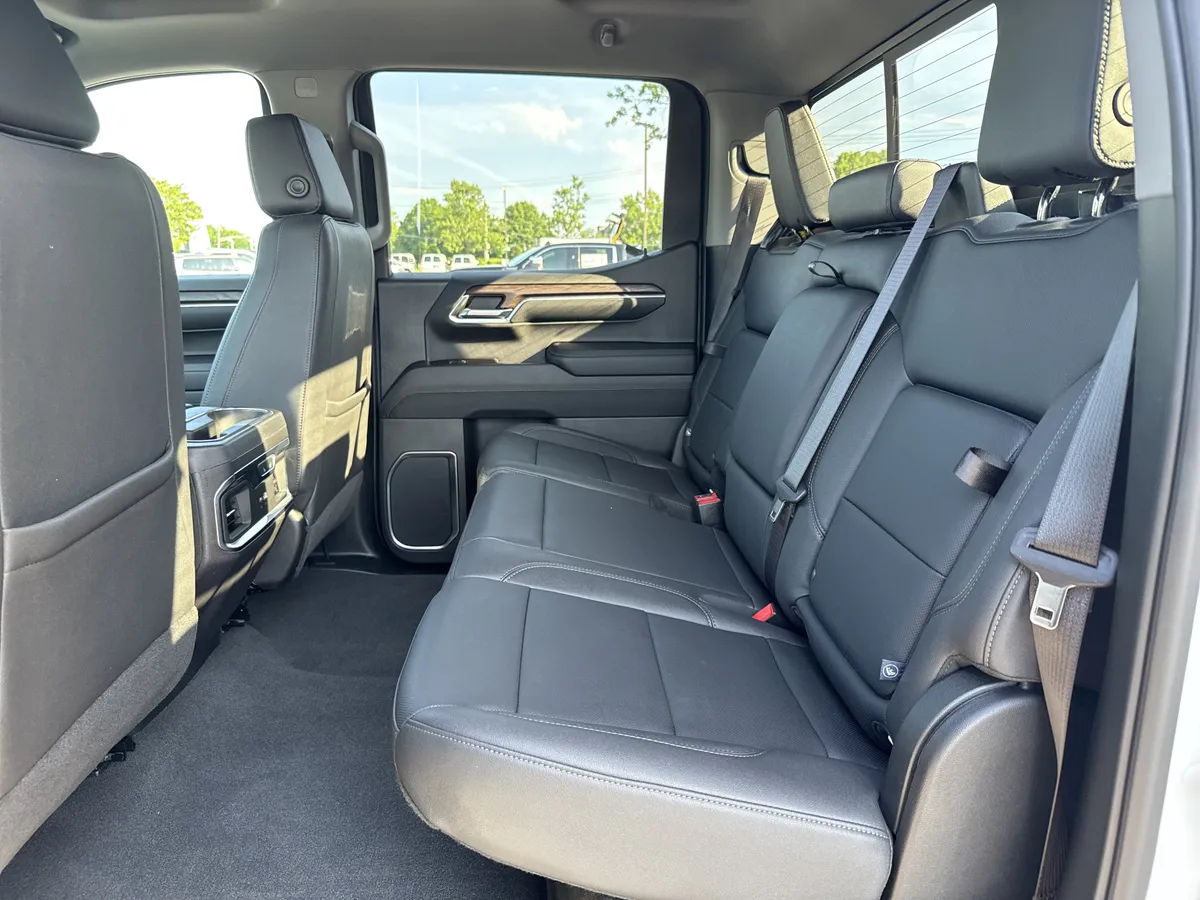 2023 GMC Sierra 1500 SLT thumbnail 28