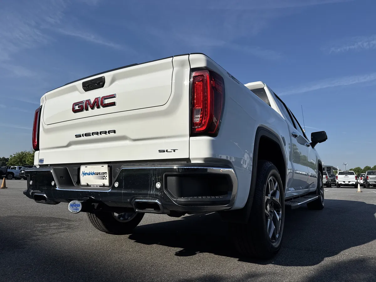 2023 GMC Sierra 1500 SLT thumbnail 9