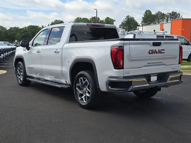 2023 GMC Sierra 1500 SLT thumbnail 11
