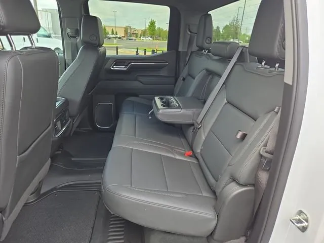 2023 GMC Sierra 1500 SLT thumbnail 19