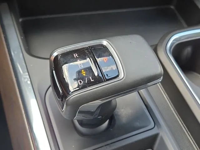 2023 GMC Sierra 1500 SLT thumbnail 28