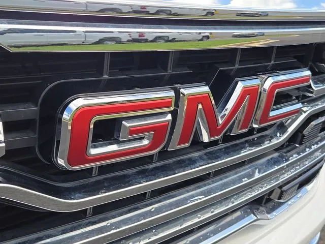 2023 GMC Sierra 1500 SLT thumbnail 6