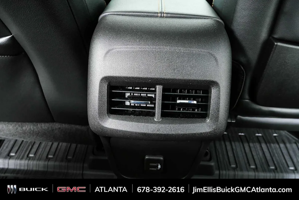 2023 GMC Terrain AT4 thumbnail 17