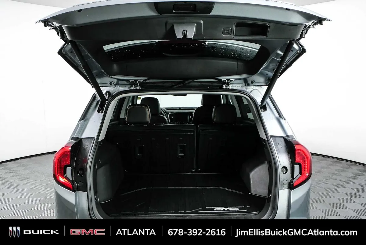 2023 GMC Terrain AT4 thumbnail 29