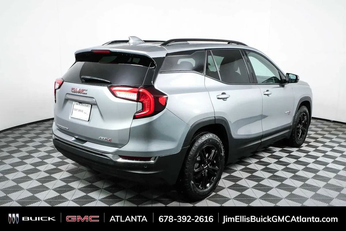 2023 GMC Terrain AT4 thumbnail 3