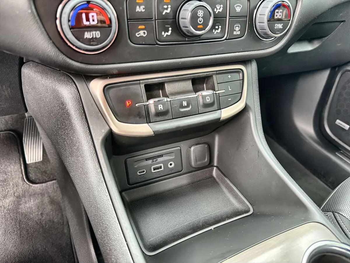 2023 GMC Terrain Denali thumbnail 14