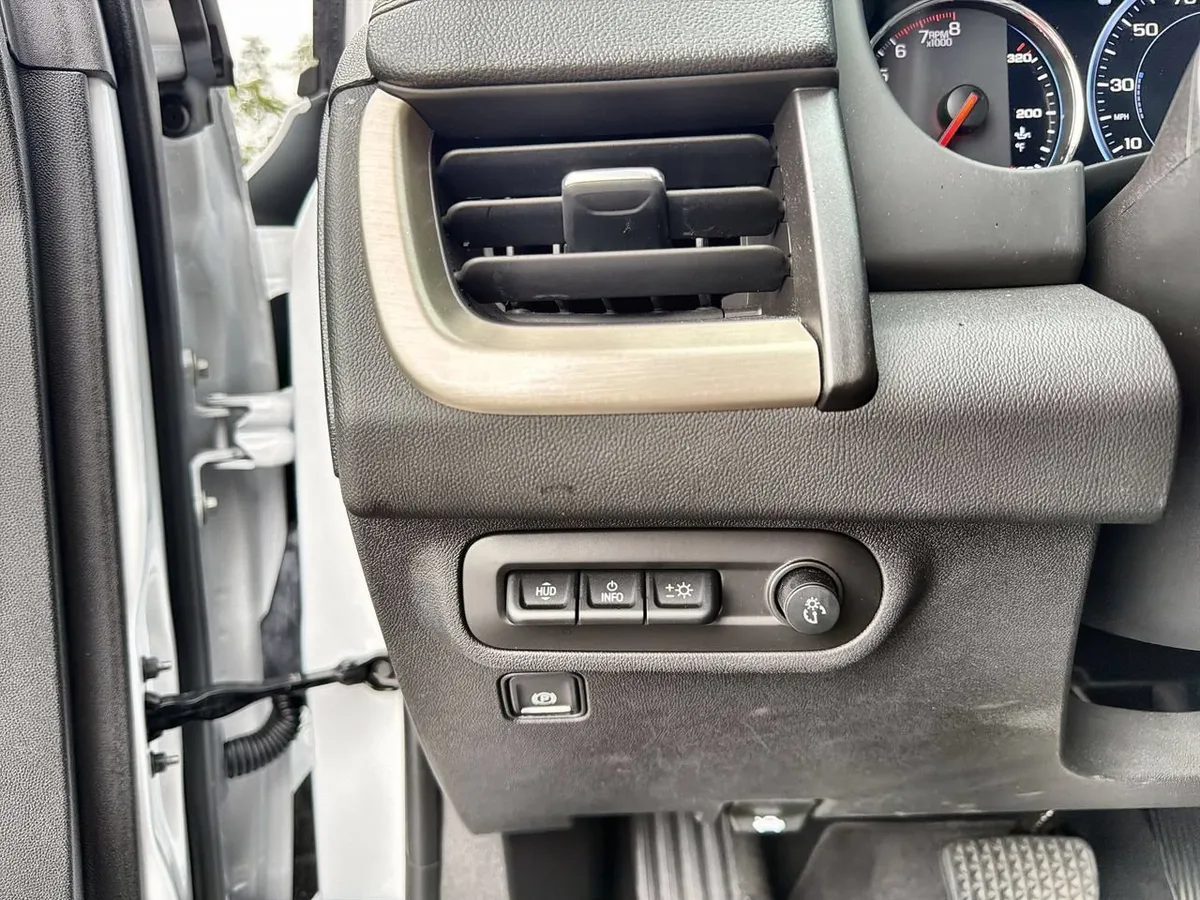 2023 GMC Terrain Denali thumbnail 15