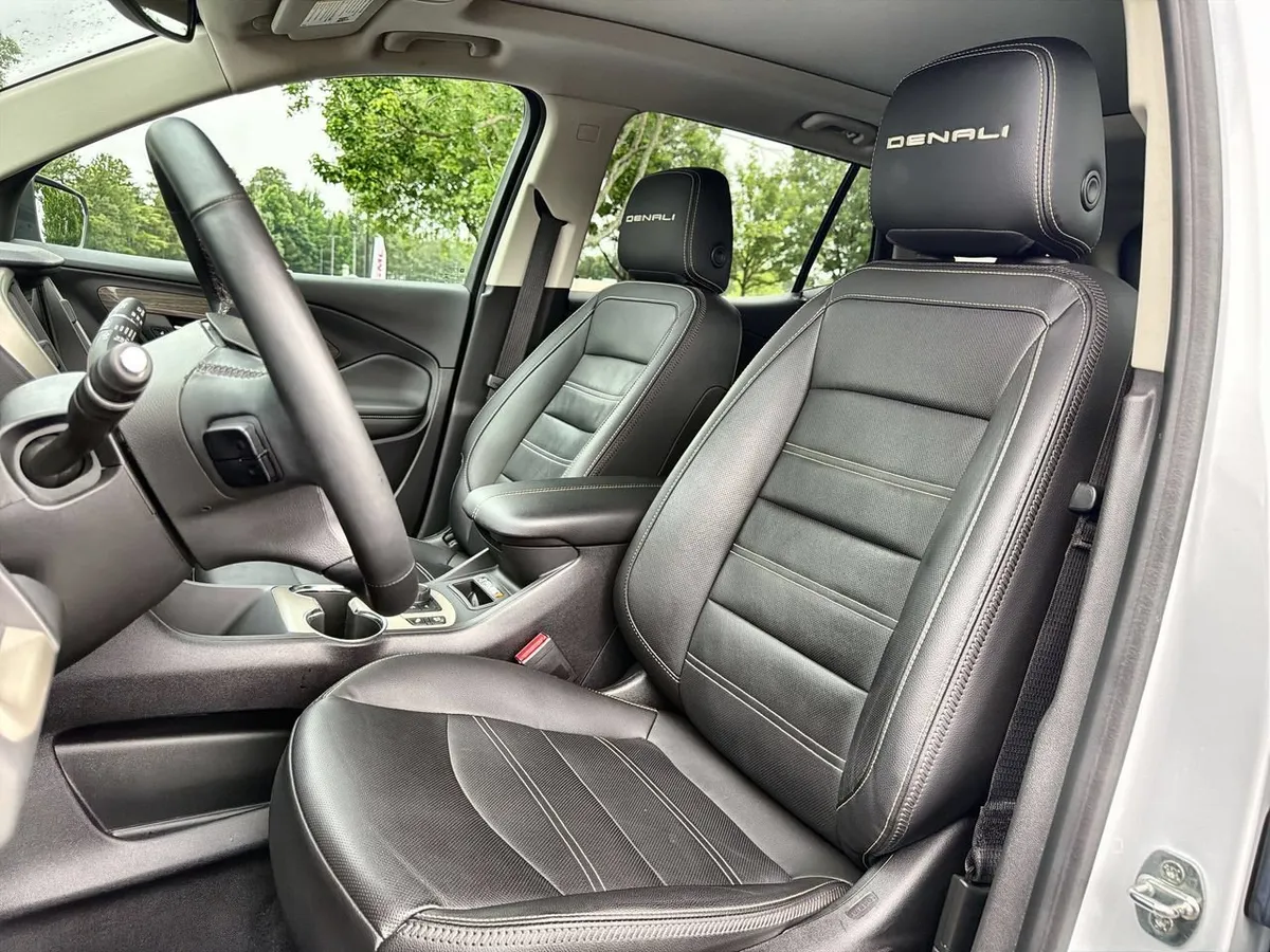 2023 GMC Terrain Denali thumbnail 16