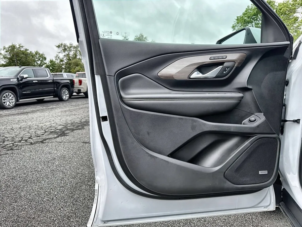 2023 GMC Terrain Denali thumbnail 18