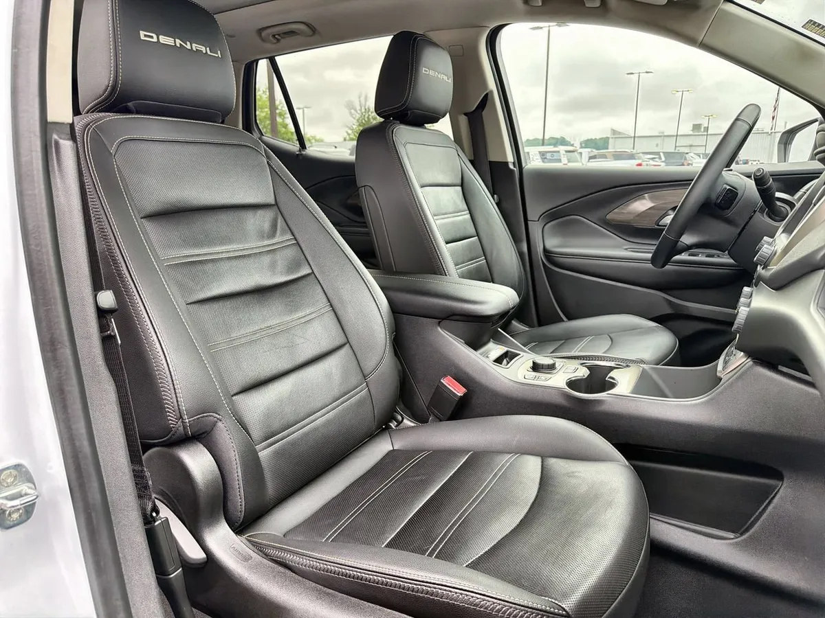 2023 GMC Terrain Denali thumbnail 23